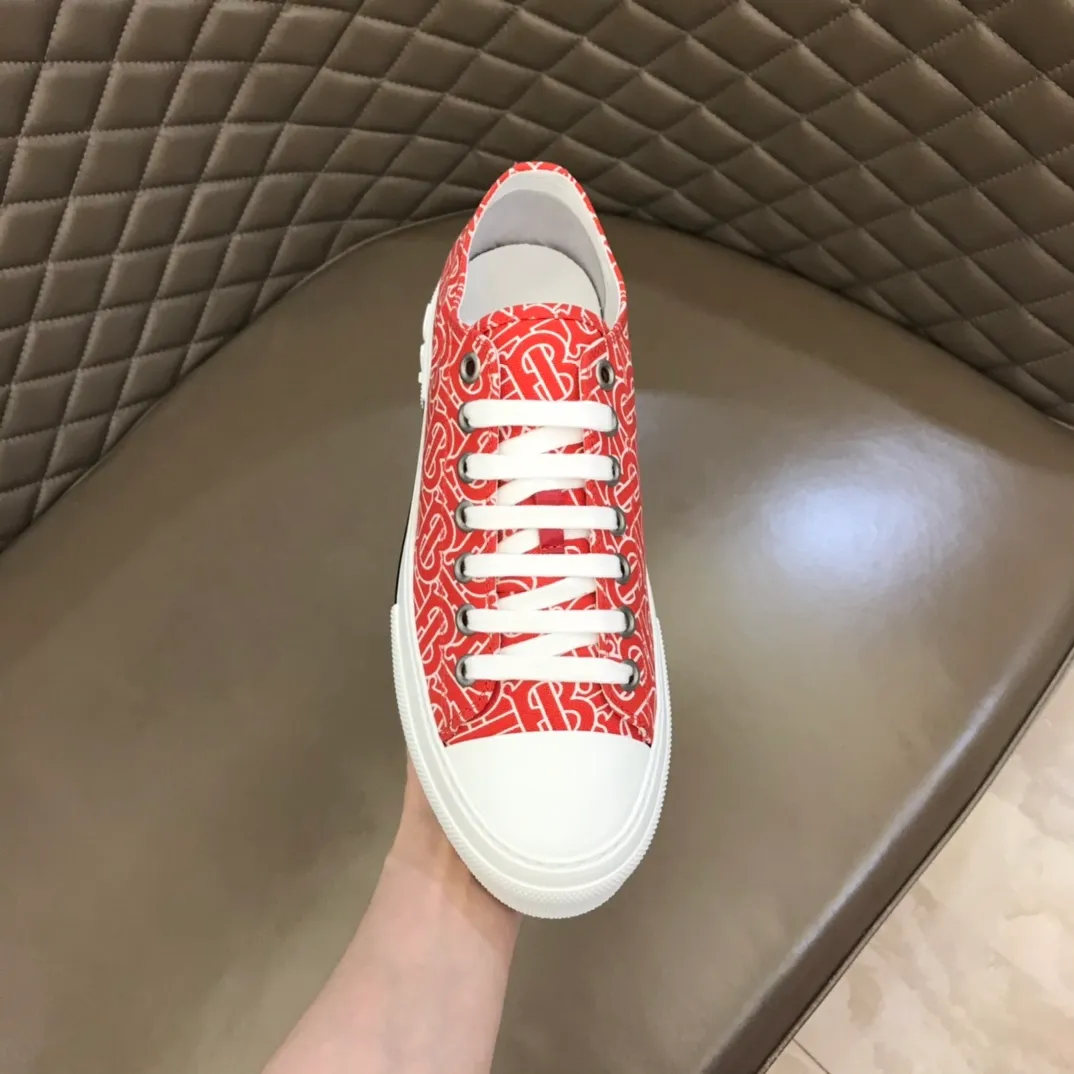 Men's Shoes 💰380 B's men's classic low-top sneakers are reinterpreted in Vintage checkered cotton material and decorated with a new brand logo. First-grain cowhide lining, embossed Burberry lettering logo on the heel, original outsole! 38-46